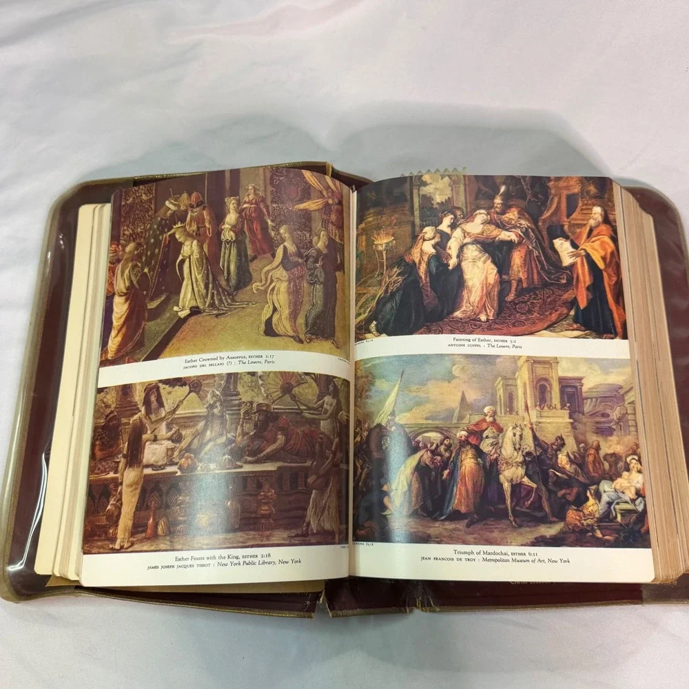1965 Holy Name Deluxe Edition Catholic Bible Gold Gilt Illustrated Vintage